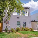 Gorgeous 3 Bedroom 2 Ba Near Amazing Downtown