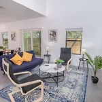 Gorgeous 3 Bedroom 2 Ba Near Amazing Downtown