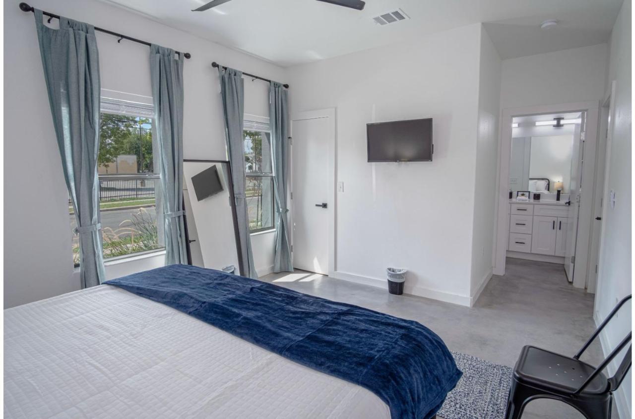 Gorgeous 3 Bedroom 2 Ba Near Amazing Downtown *