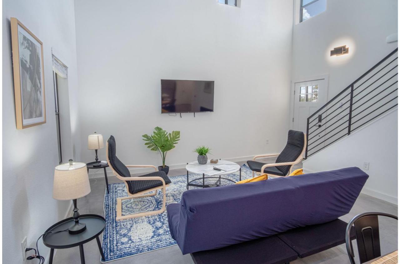 Gorgeous 3 Bedroom 2 Ba Near Amazing Downtown *