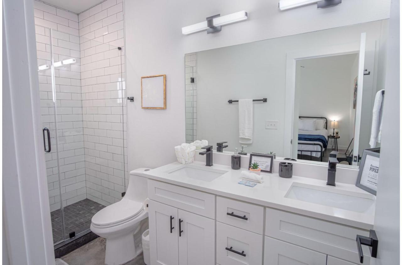 Gorgeous 3 Bedroom 2 Ba Near Amazing Downtown Apartment